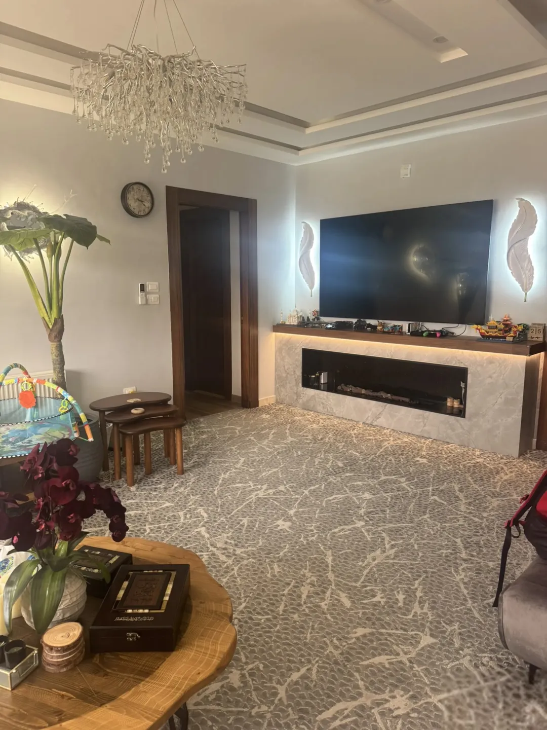 شقة فخمة للبيع في البنيات – طريق المطار