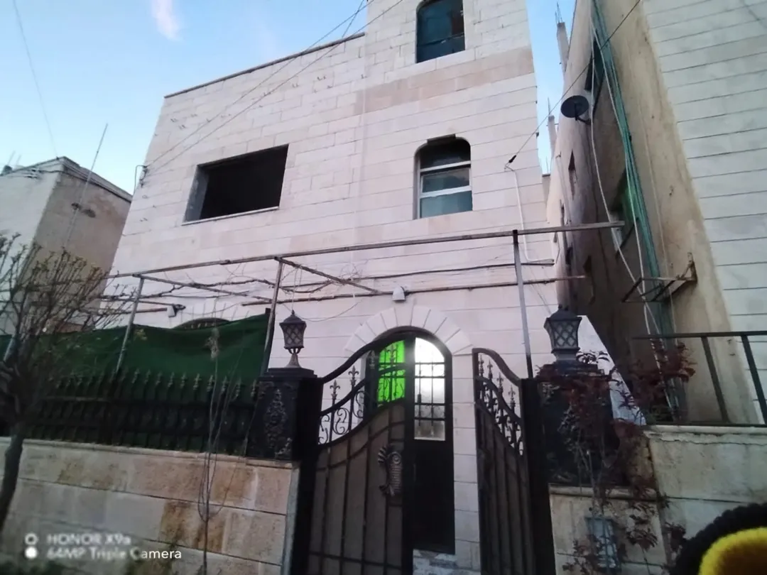 بيت مستقل بالمستنده طابقين