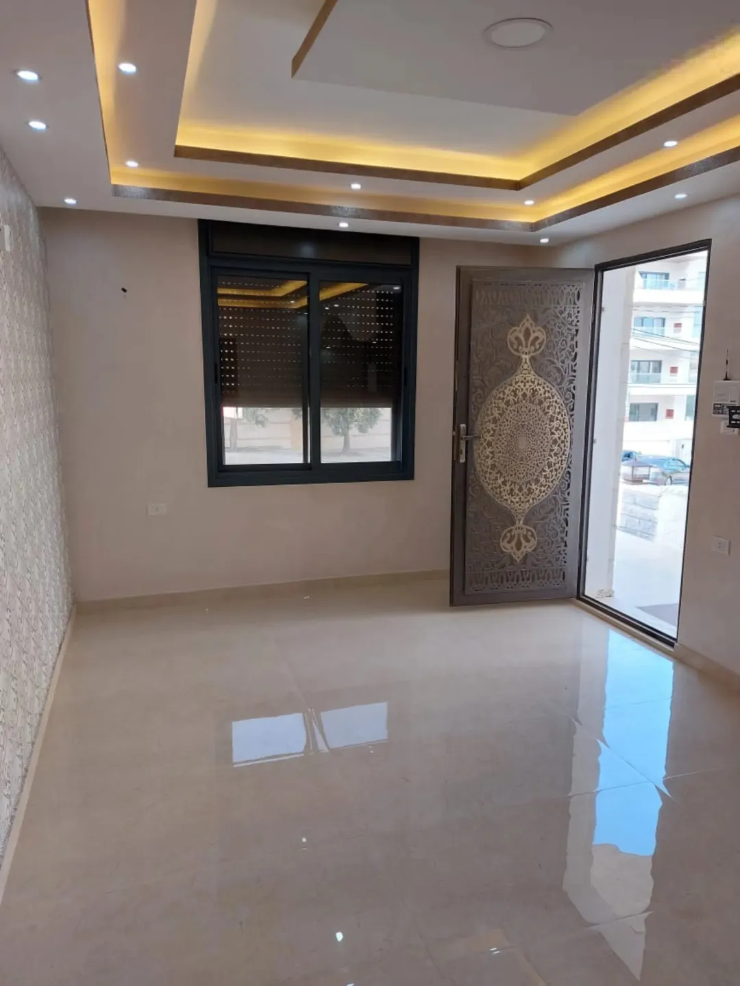 شقة أرضية فاخرة و مميزه للبيع في منطقة الراهبات الوردية