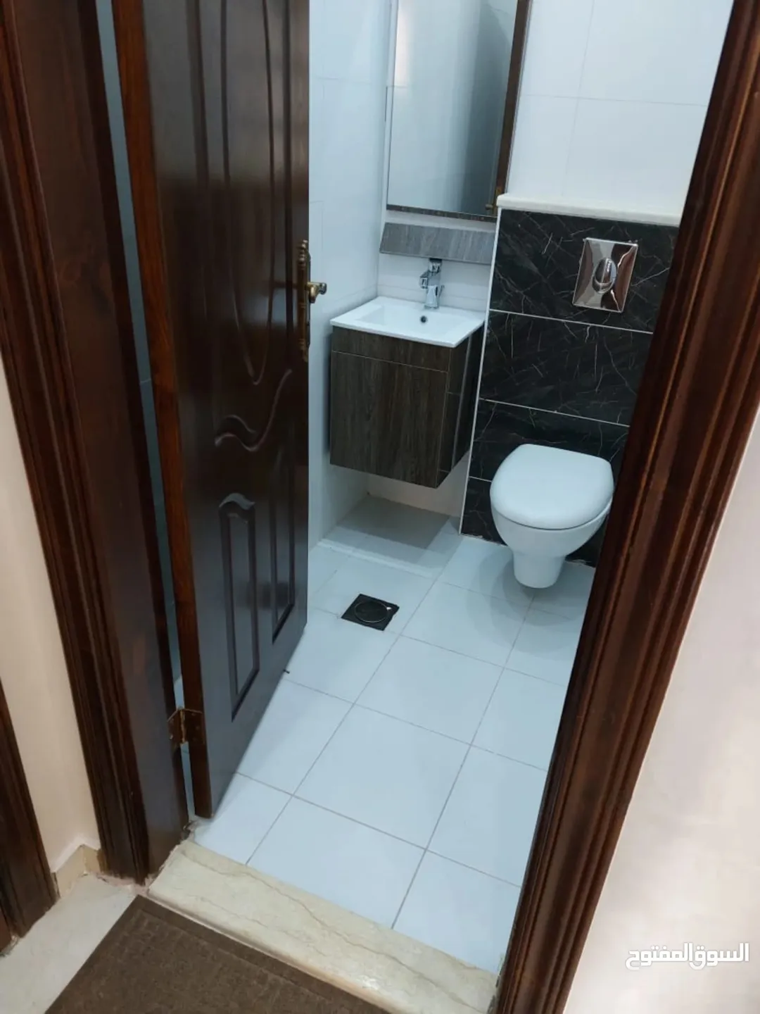 شقة أرضية فاخرة و مميزه للبيع في منطقة الراهبات الوردية