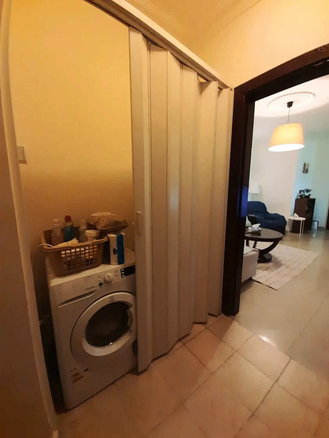 شقة مفروشة ساحرة للإيجار في موقع استثنائي بالقرب من مدارس النظم الفنلندية والجامعة الأردنية