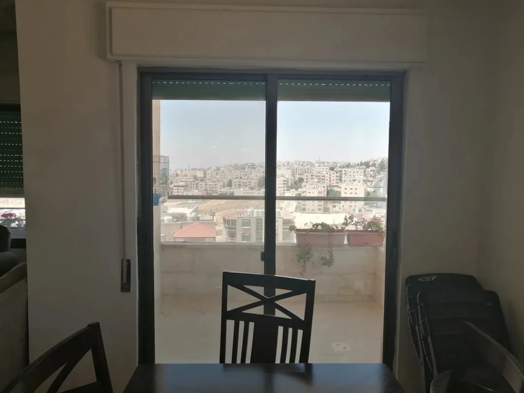 شقة مفروشة ساحرة للإيجار في موقع استثنائي بالقرب من مدارس النظم الفنلندية والجامعة الأردنية