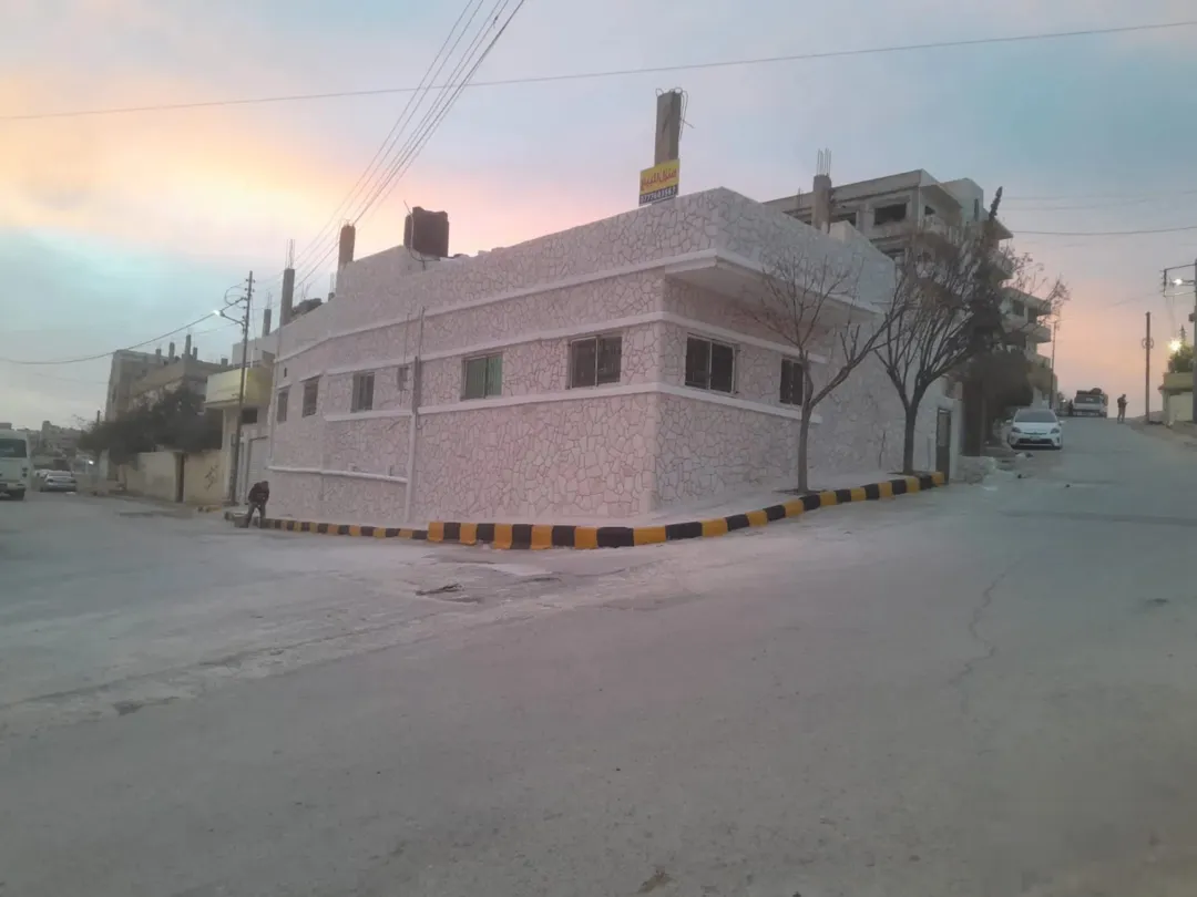 بيت مستقل للبيع في موقع مميز