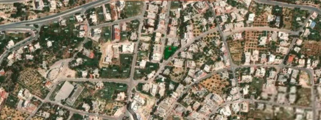 أرض سكنية مميزة للبيع في الفحيص على شارعين