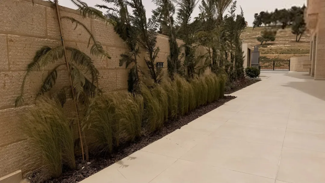 شقة أرضية للبيع مساحة 426م2بتدفئة تحت البلاط و تشطيبات فندقية طريق مطار – خلف مدارس العالمية
