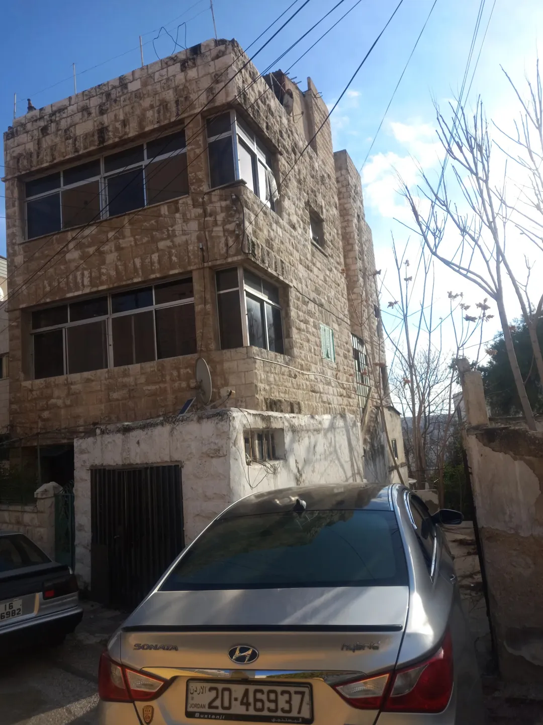 عمارة استثمارية للبيع في موقع متميز في جبل عمان قريية