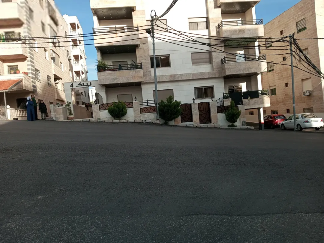 شقه مميزه ديلوكس في موقع استراتيجي قريب من مستشفى الأمير بديعه وبسمة الجديد