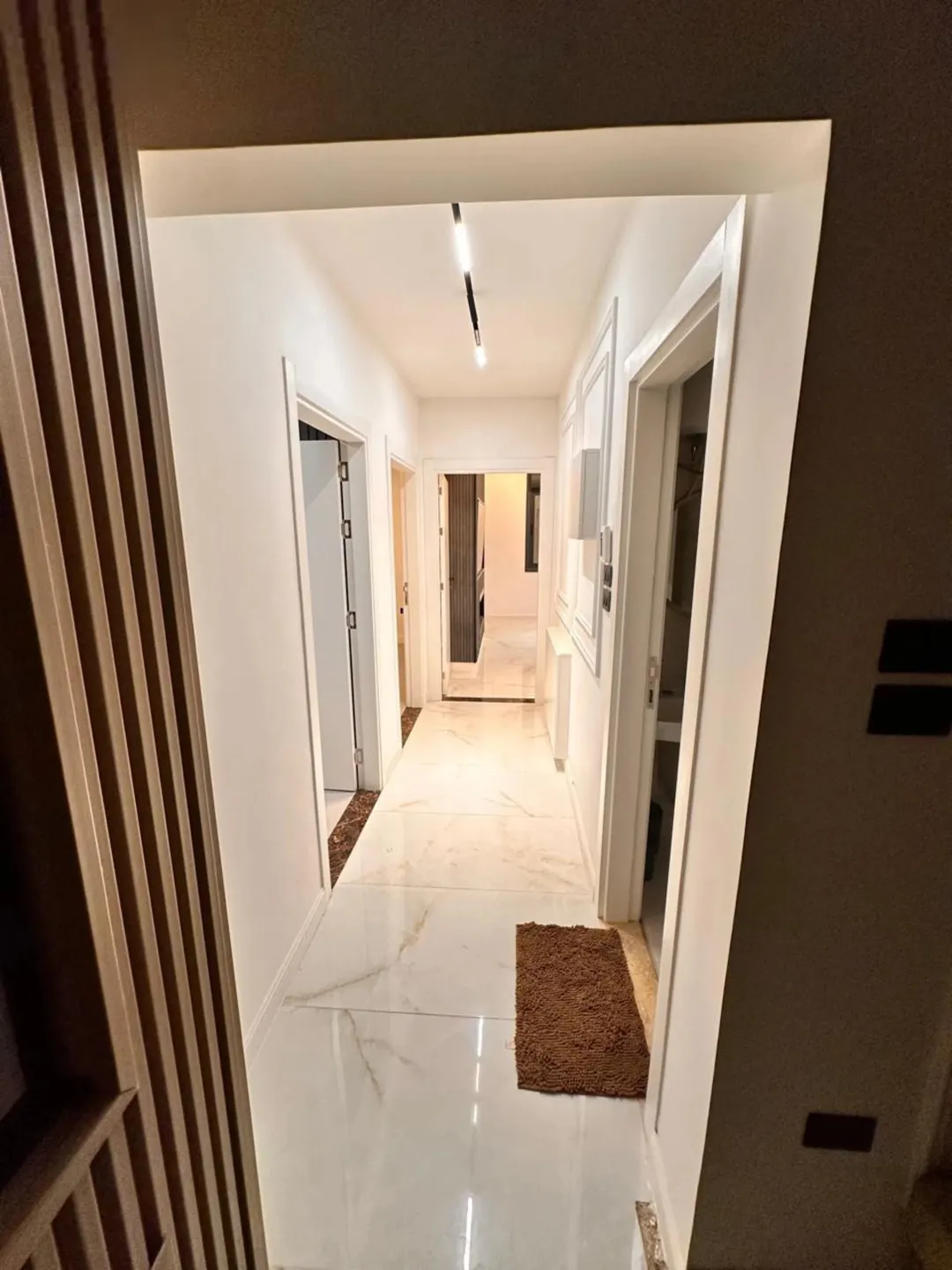 شقه مفروشه بالكامل طابق ارضي للبيع خلف اربد مول الجديد