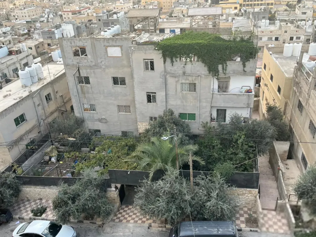 بناية حديثة ومميزة تضم 8 شقق للبيع
