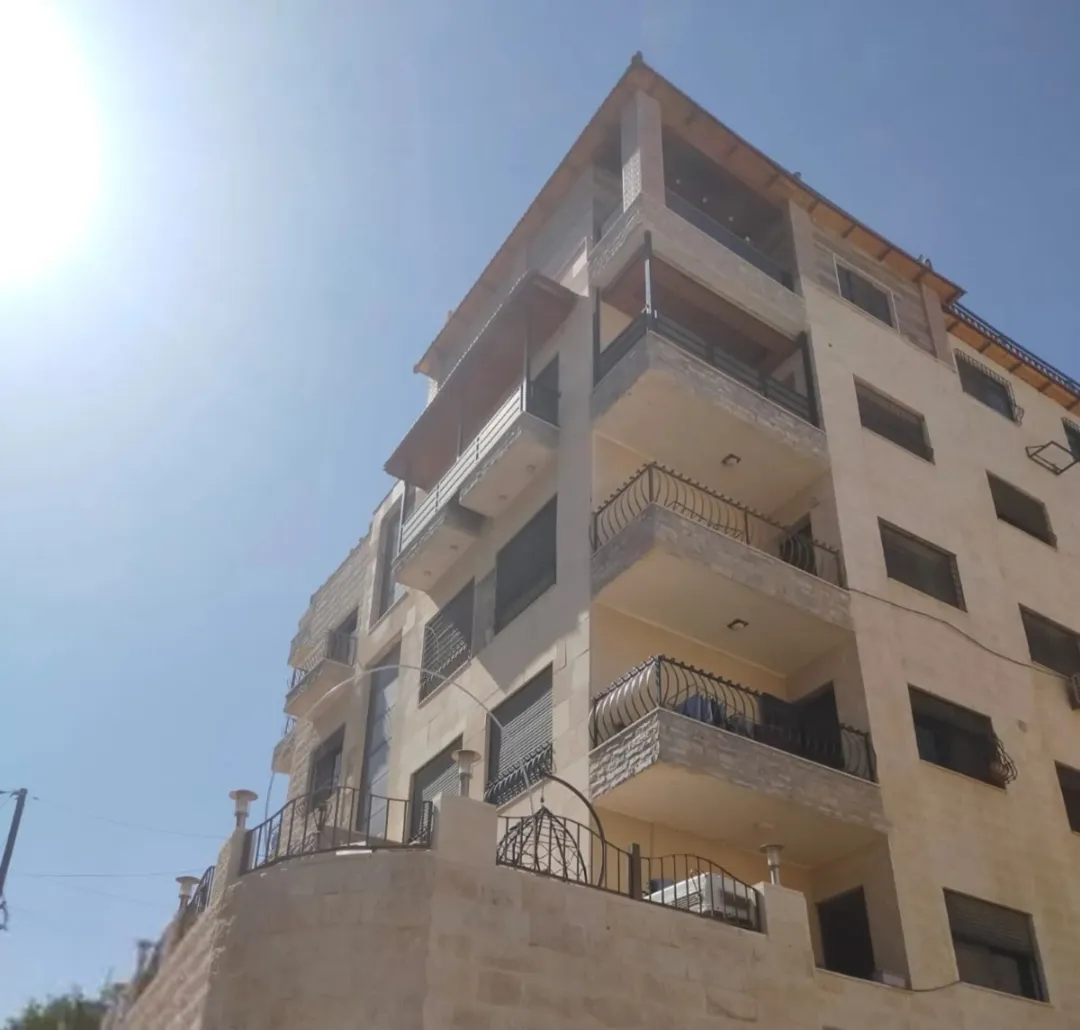 شقة أرضية مميزة للبيع في ضاحية الياسمين – ربوة عبدون