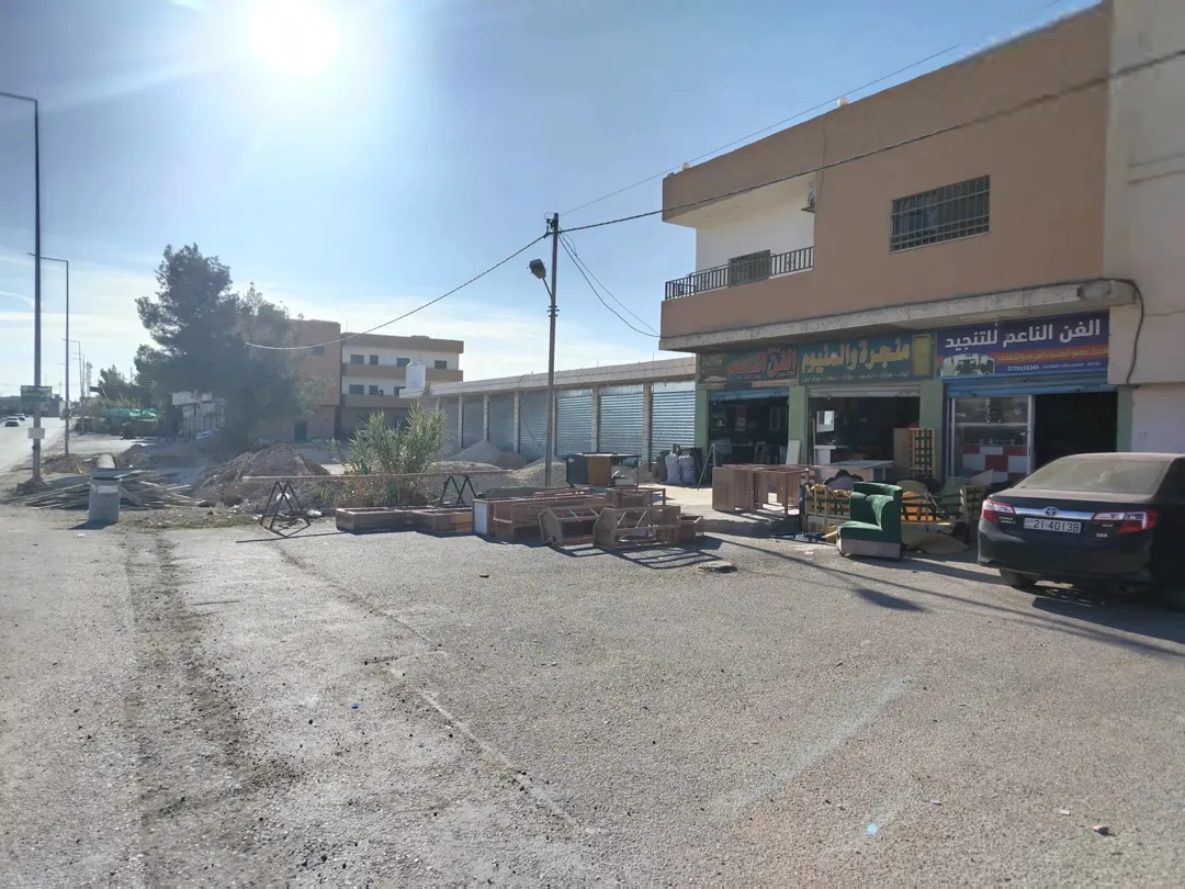 مجمع تجاري للبيع