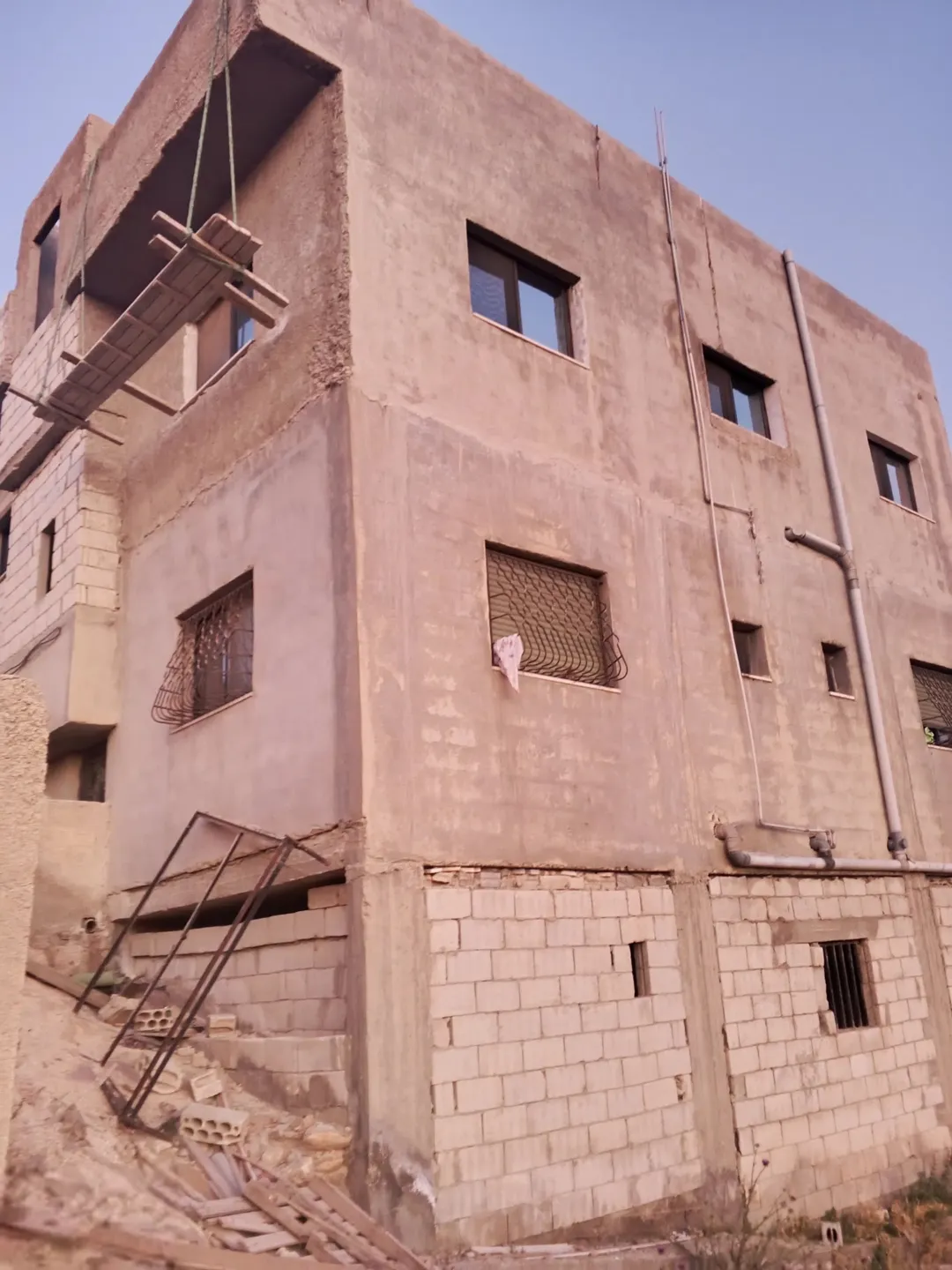 منزل طابقين للبيع في منطقة البيضاء