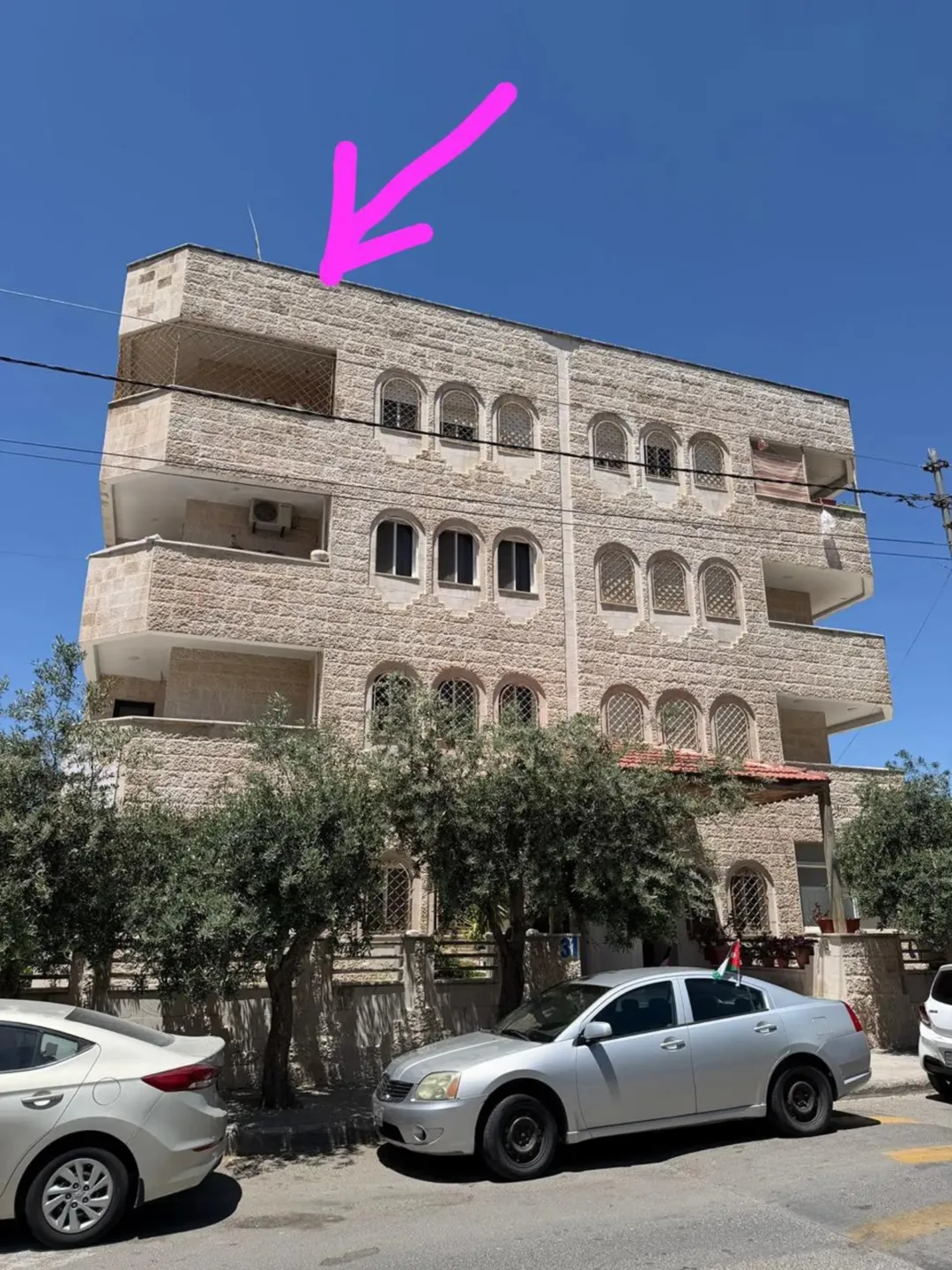 شقة للبيع أو للإيجار السنوي في الجبيهة – موقع مميز بالقرب من الجامعة الأردنية