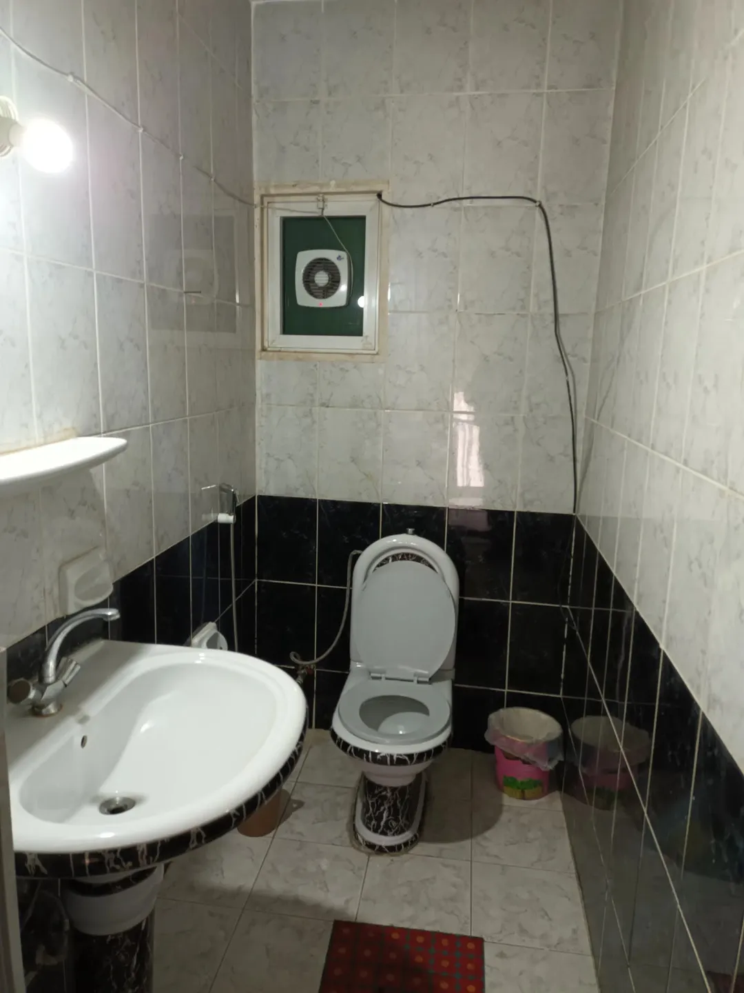 شقة مفروشة للايجار مباشرة جبل الحسين دوار عكا قرب دوار الداخليه ومشفى الأمل | ID 828901