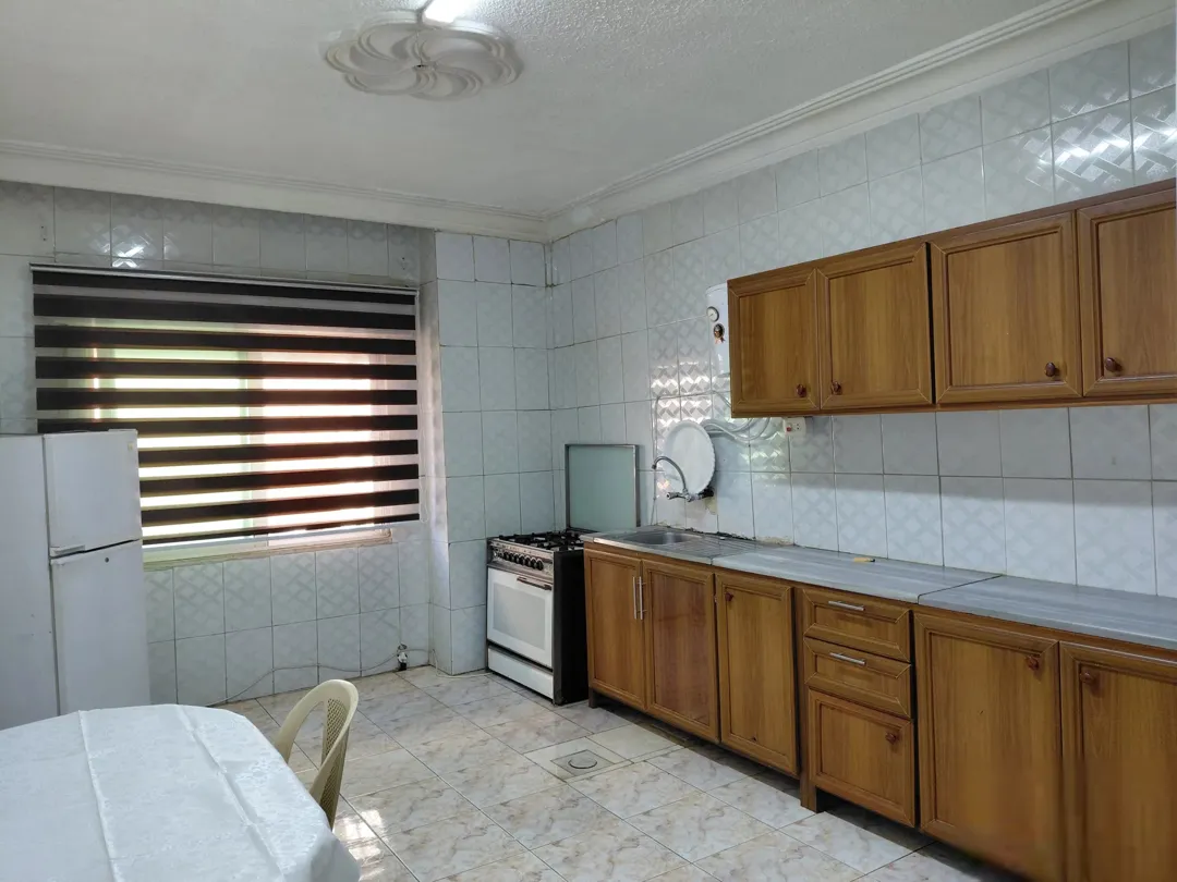 شقة مفروشة للايجار مباشرة جبل الحسين دوار عكا قرب دوار الداخليه ومشفى الأمل | ID 828901