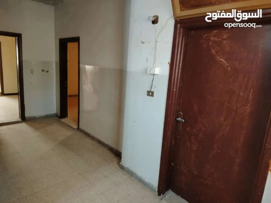 عمارة سكنية فاخرة من ثلاثة طوابق