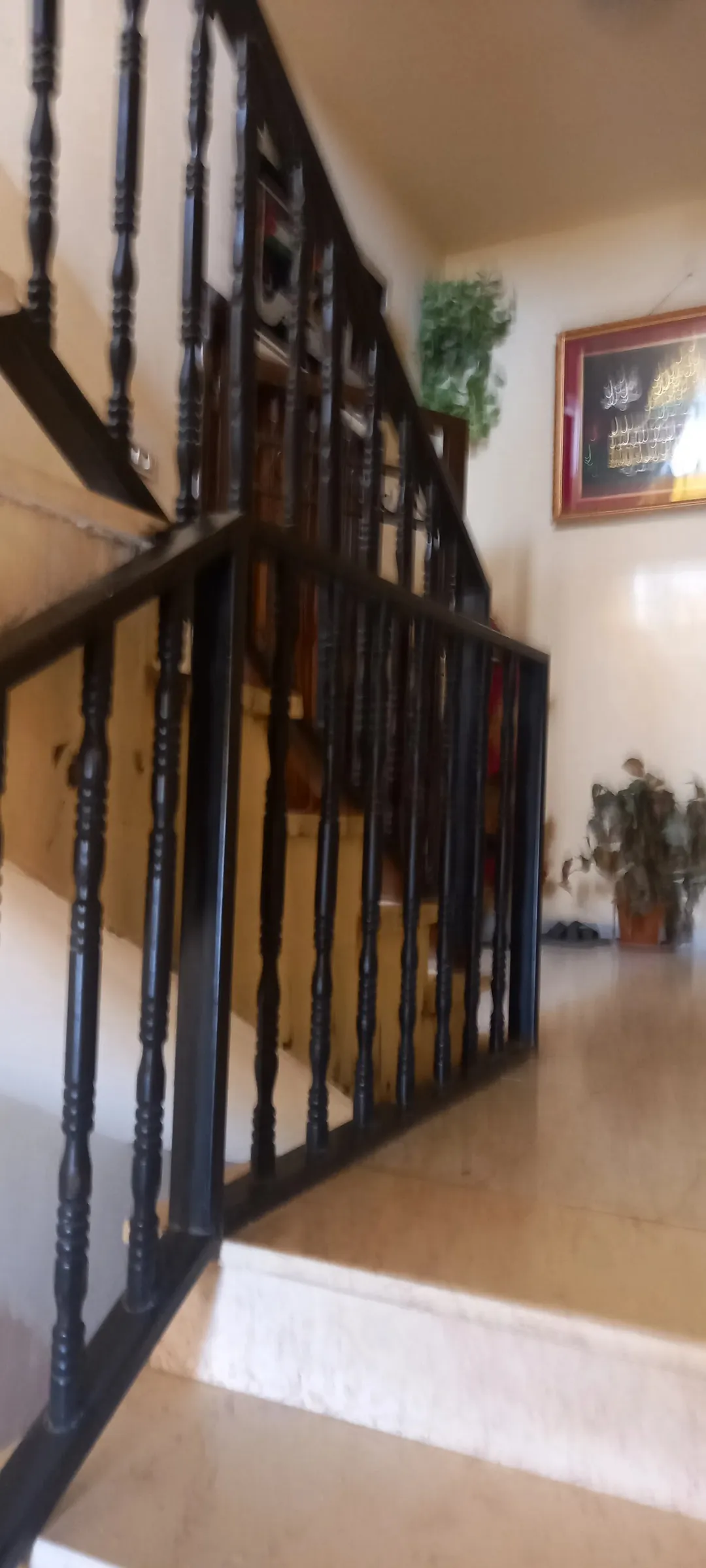 عمارة سكنية فاخرة من ثلاثة طوابق