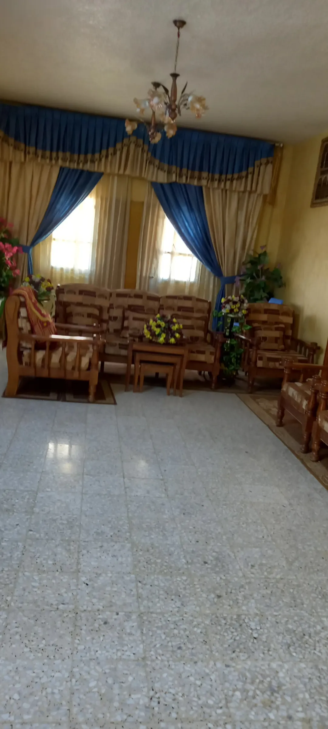 عمارة سكنية فاخرة من ثلاثة طوابق