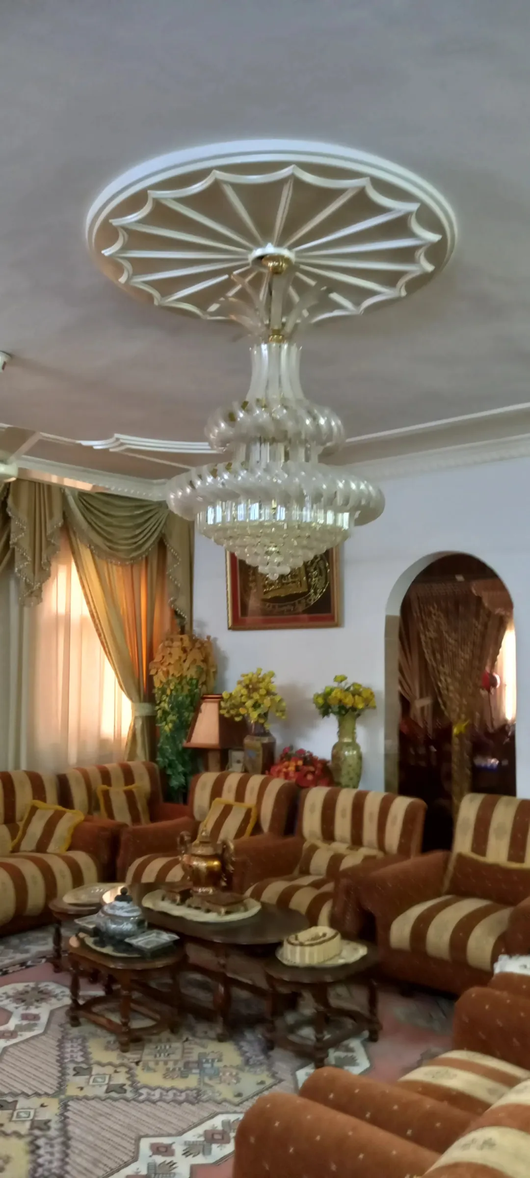 عمارة سكنية فاخرة من ثلاثة طوابق