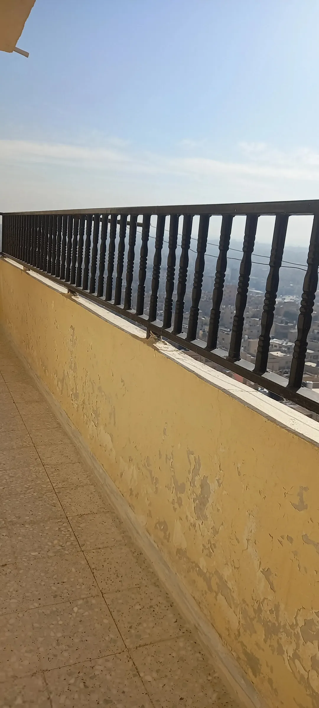 عمارة سكنية فاخرة من ثلاثة طوابق