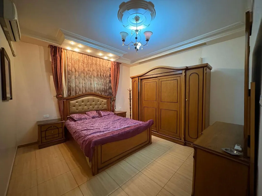 شقق مفروشة جاهزة للسكن يومي في شارع الجامعة