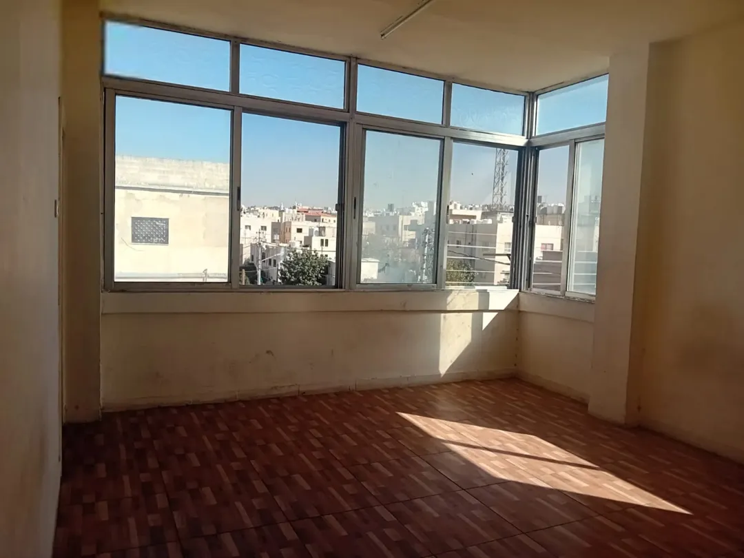 شقة واسعة ومميزة للبيع في ضاحية الحاج حسن