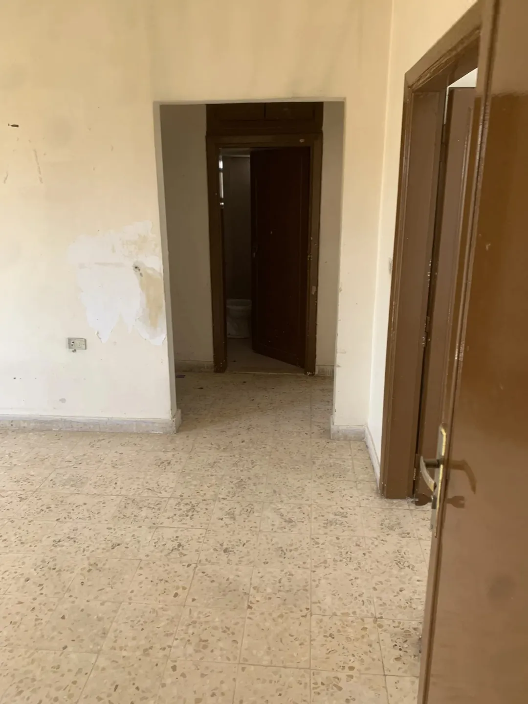 عماره للبيع في الجبل الاخضر (11)شقه موقع مميز