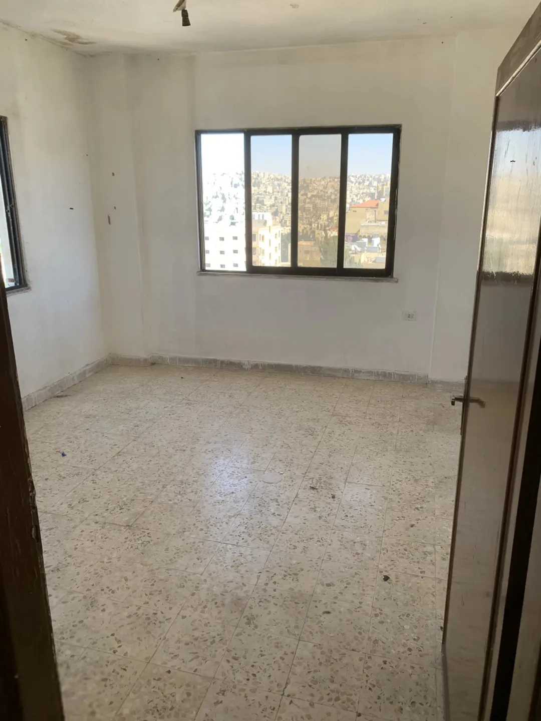 عماره للبيع في الجبل الاخضر (11)شقه موقع مميز