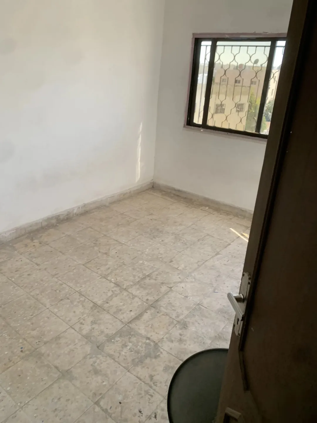 عماره للبيع في الجبل الاخضر (11)شقه موقع مميز