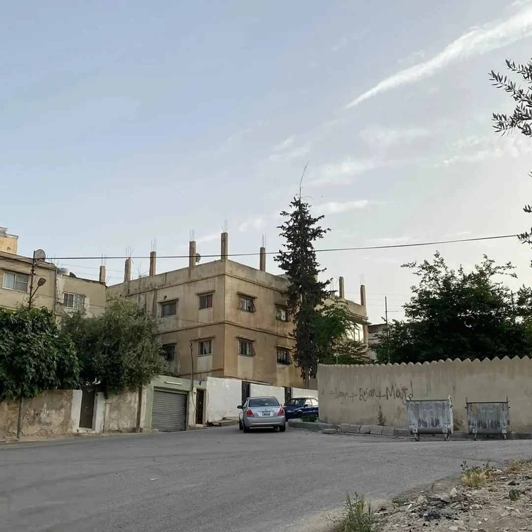 عمارة سكنية للبيع في ماركا حي حمزة – 6 شقق – أرض 493م – بناء 568م