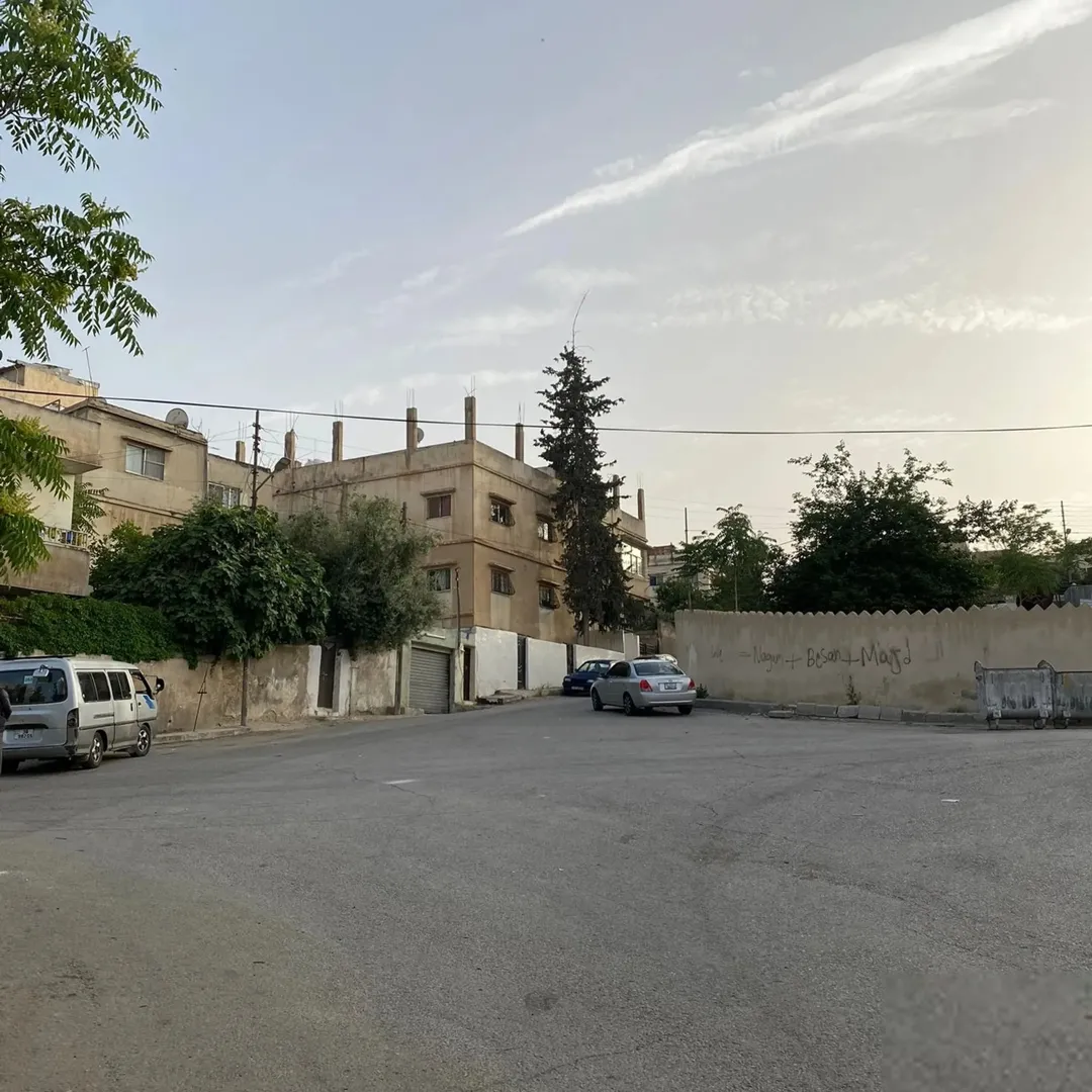 عمارة سكنية للبيع في ماركا حي حمزة – 6 شقق – أرض 493م – بناء 568م — صورة 2