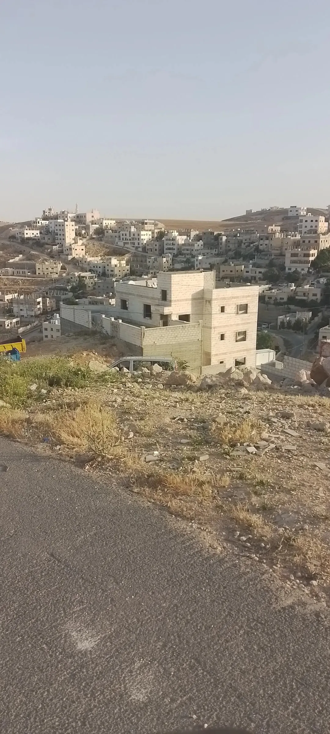 عمارة سكنية مع قطعة أرض للبيع في ماركا – عمان