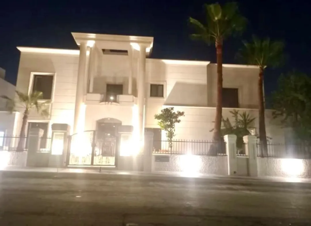 فيلا فاخرة للبيع في منطقة عبدون