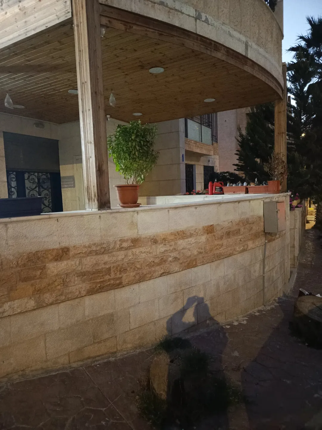 شقة أرضية مميزة للبيع في الجبيهة بالقرب من دوار إقرا