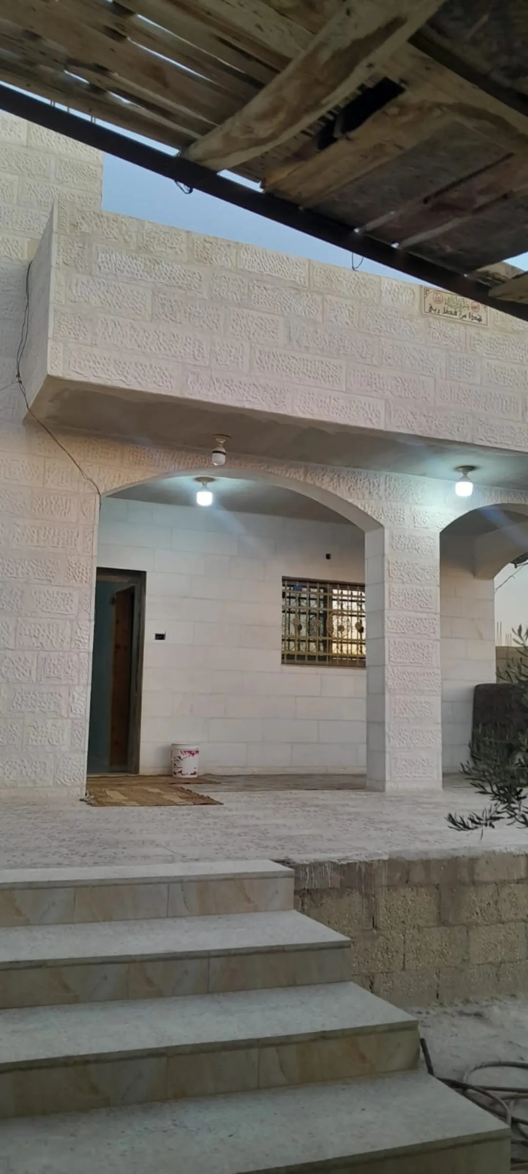 منزل للبيع في الزرقاء – موقع مميز على الأوتوستراد