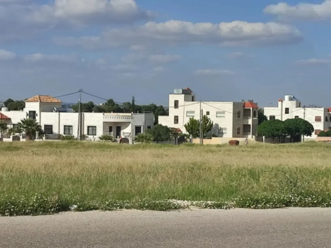 ارض سكنية بانوراما كاشفة 360 درجة في اجمل مواقع عمان المستقبل منجا مشاريع فلل