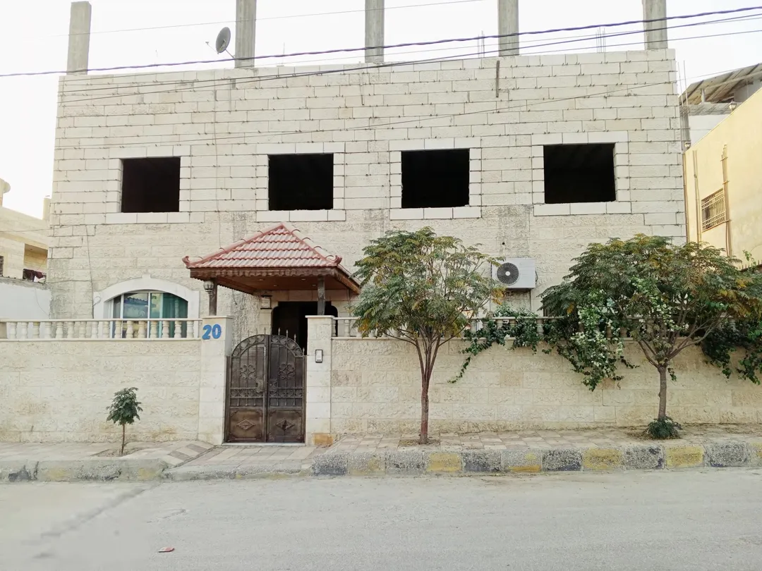 منزل طابقين مفروش بإطلالة مميزة مقابل حديقة فرح بركة الببسي