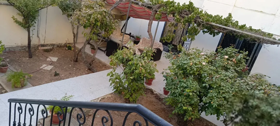 منزل مستقل للبيع في أبو نصير