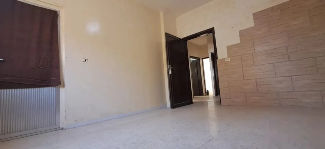 عمارة سكنية كاملة للبيع في الزرقاء – موقع استراتيجي