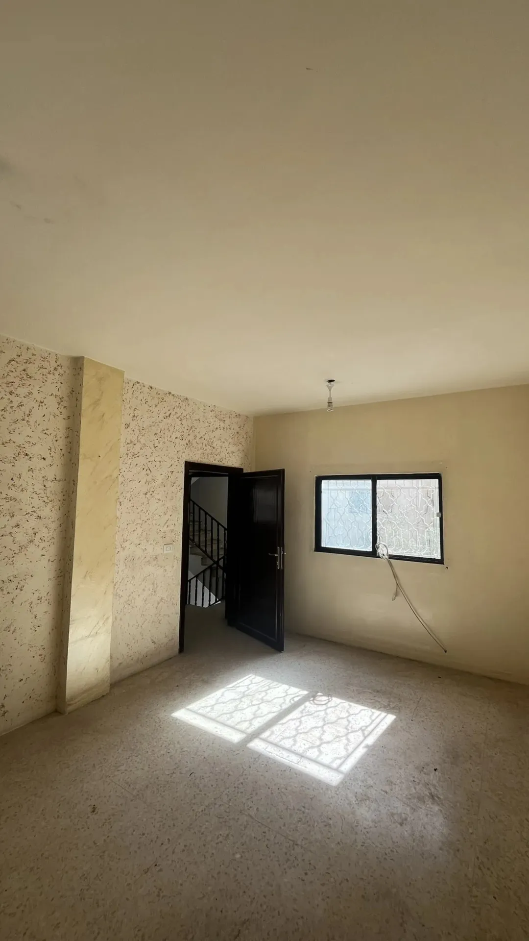 عمارة سكنية كاملة للبيع في الزرقاء – موقع استراتيجي