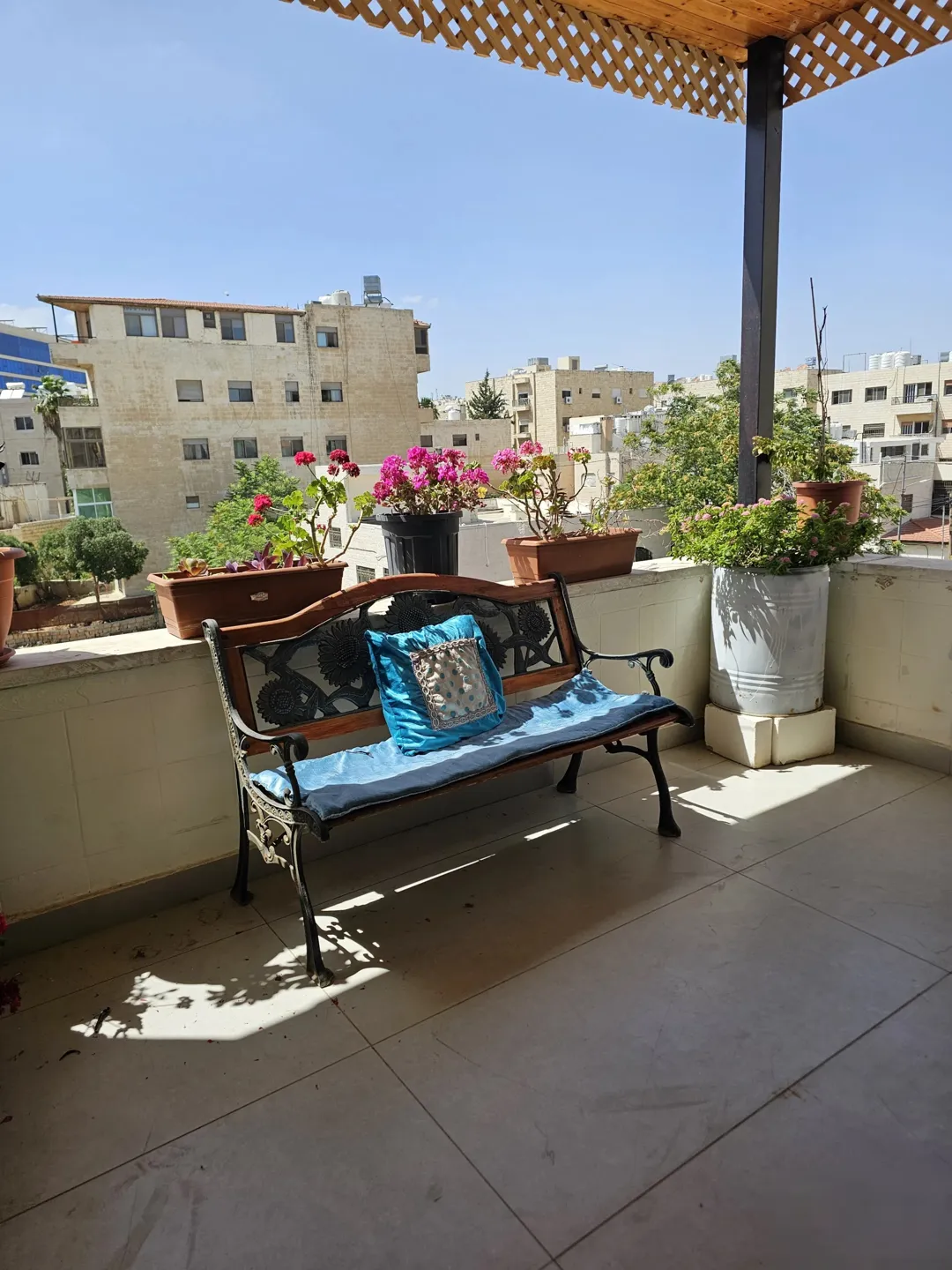 روف فاخر للايجار في قلب دوار السابع