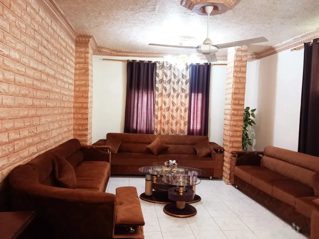 بيت طابقين للبيع في الزرقاء – حي الإسكان