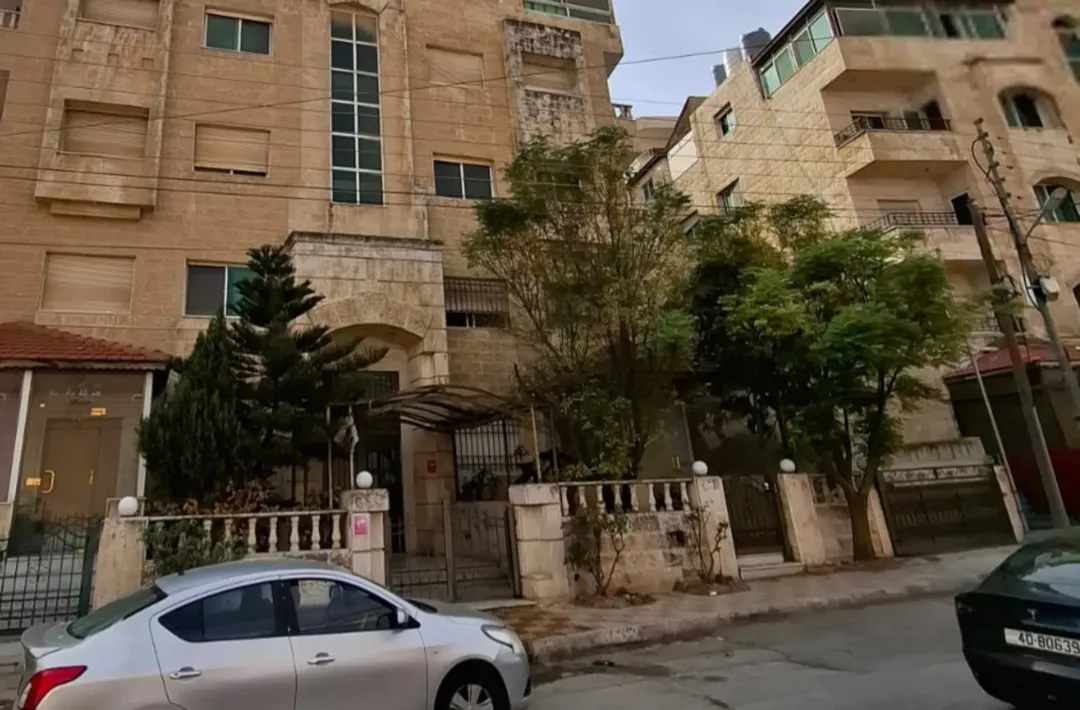 شقة ط2 شارع الجامعة خلف مجدي مول مساحة 170 م