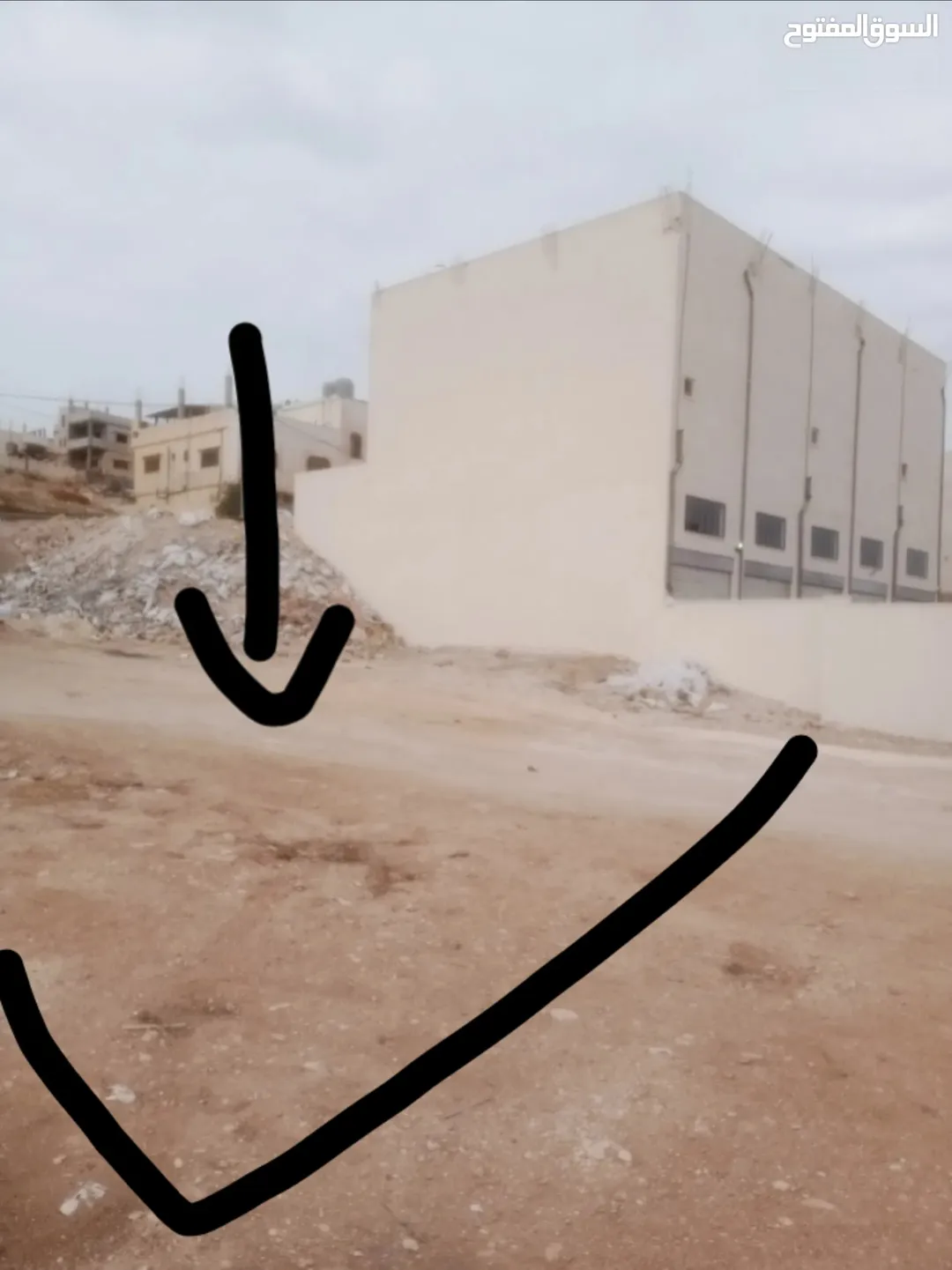 قطعة الأرض تجاري معارض للبيع في الزرقاء