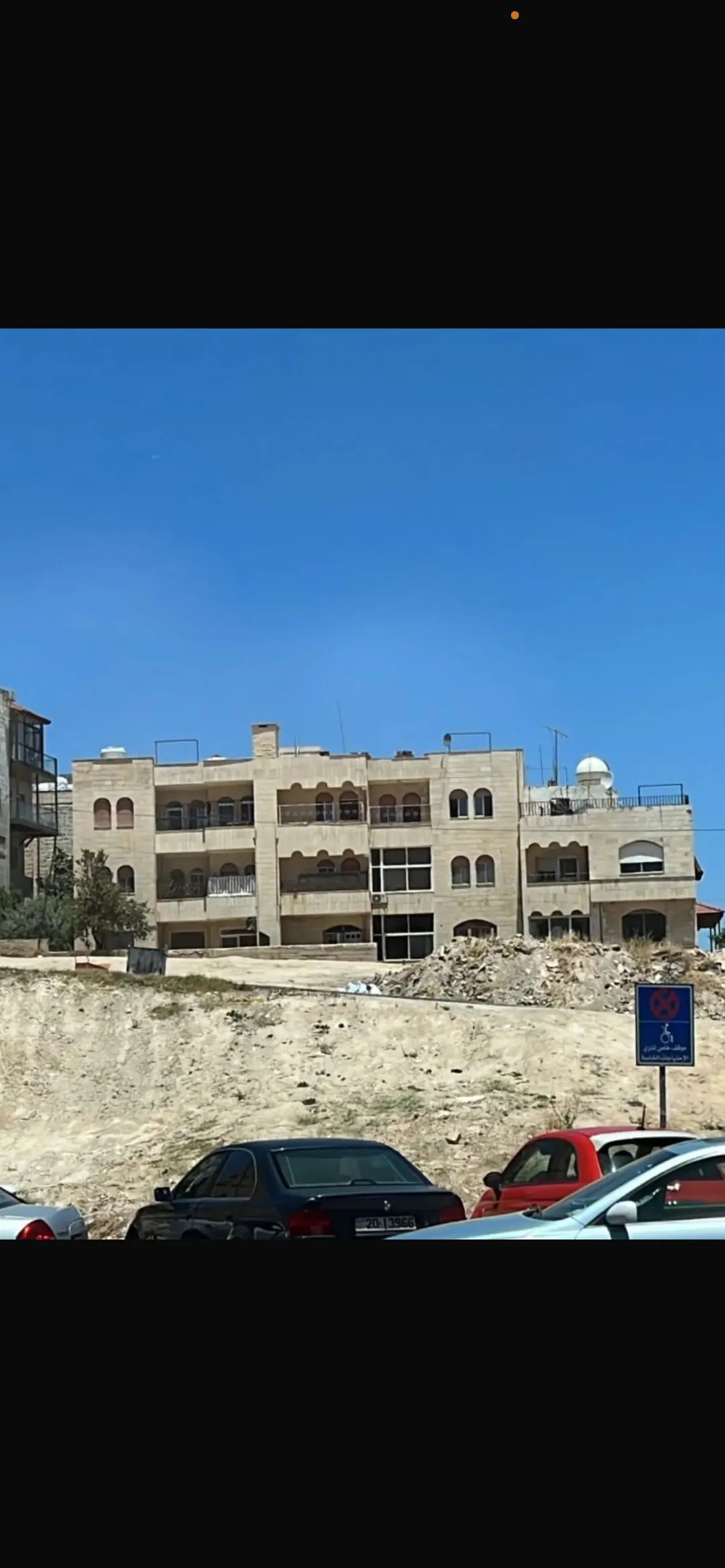 عمارة سكنية فاخرة تضم 8 شقق ودوبلكس طابقين مؤجرة بالكامل باستثناء الدوبلكس الذي يتميز بقوته وبنائه القديم الفريد
