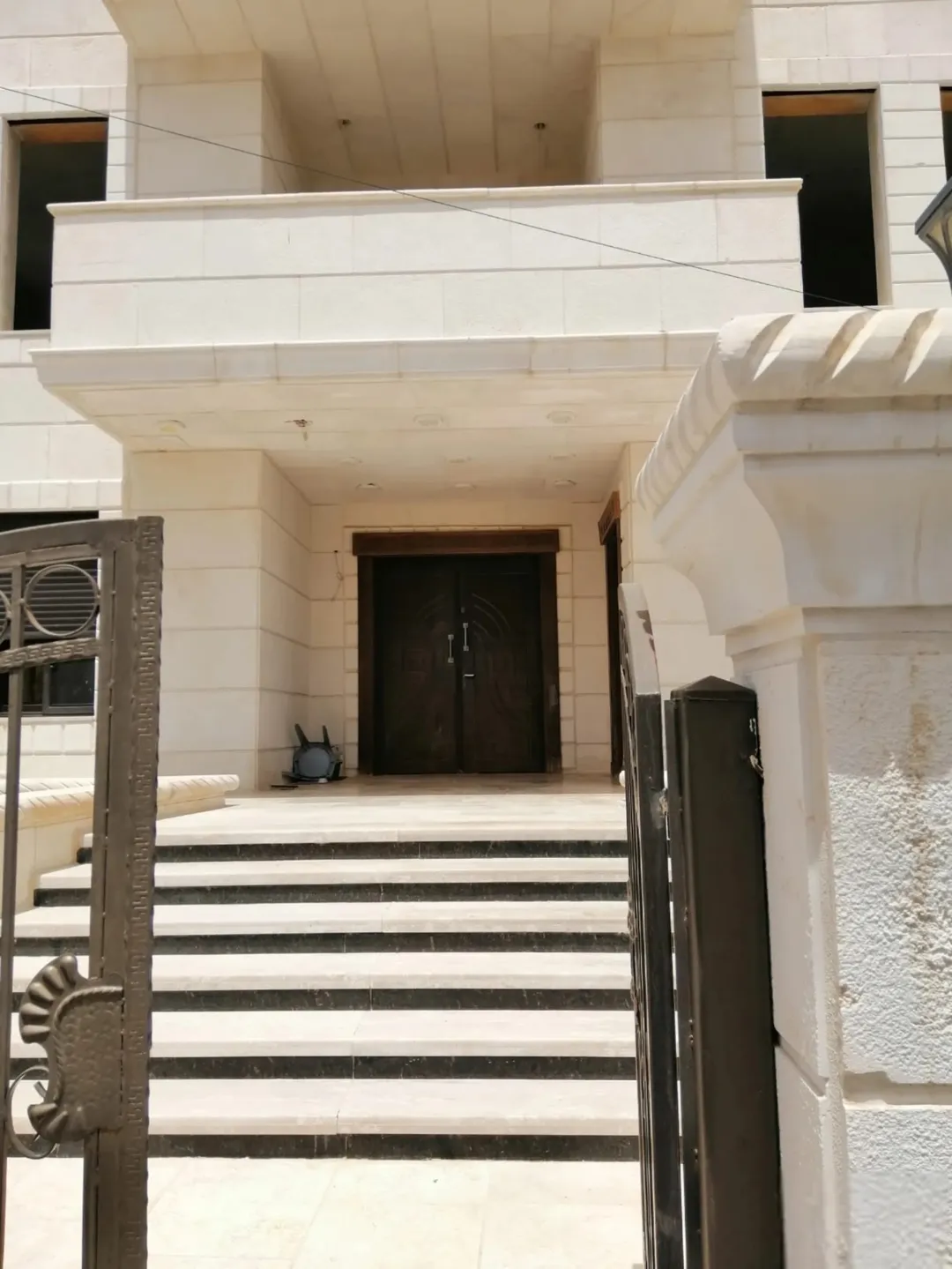 عمارة سكنية فاخرة للبيع في ضاحية الفاروق – عمان
