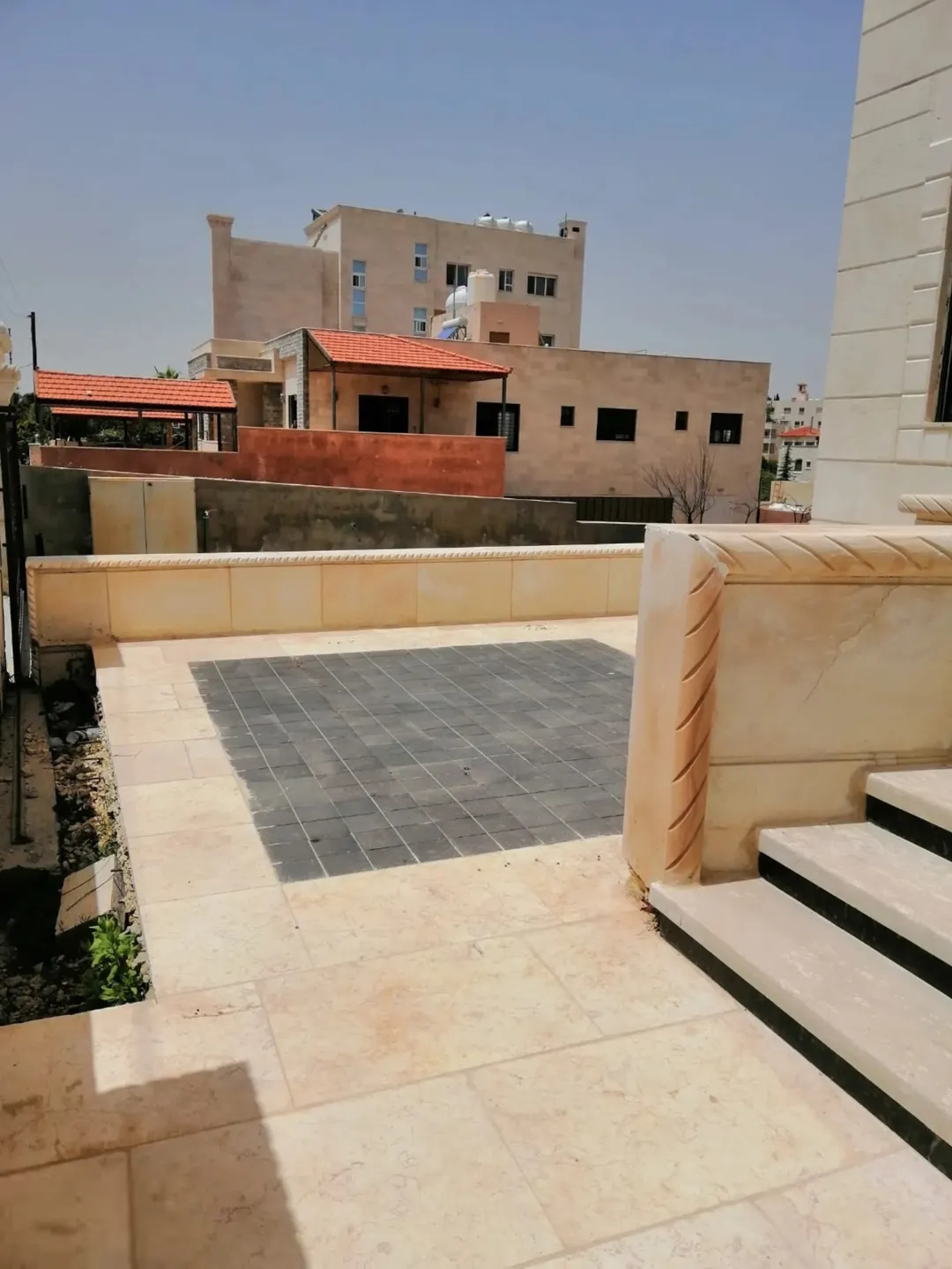 عمارة سكنية فاخرة للبيع في ضاحية الفاروق – عمان