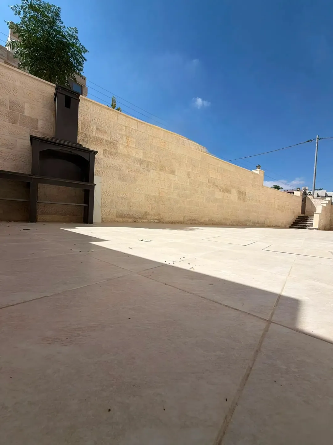 شقة بناء حديث لم تسكن بعد للبيع بالأقساط