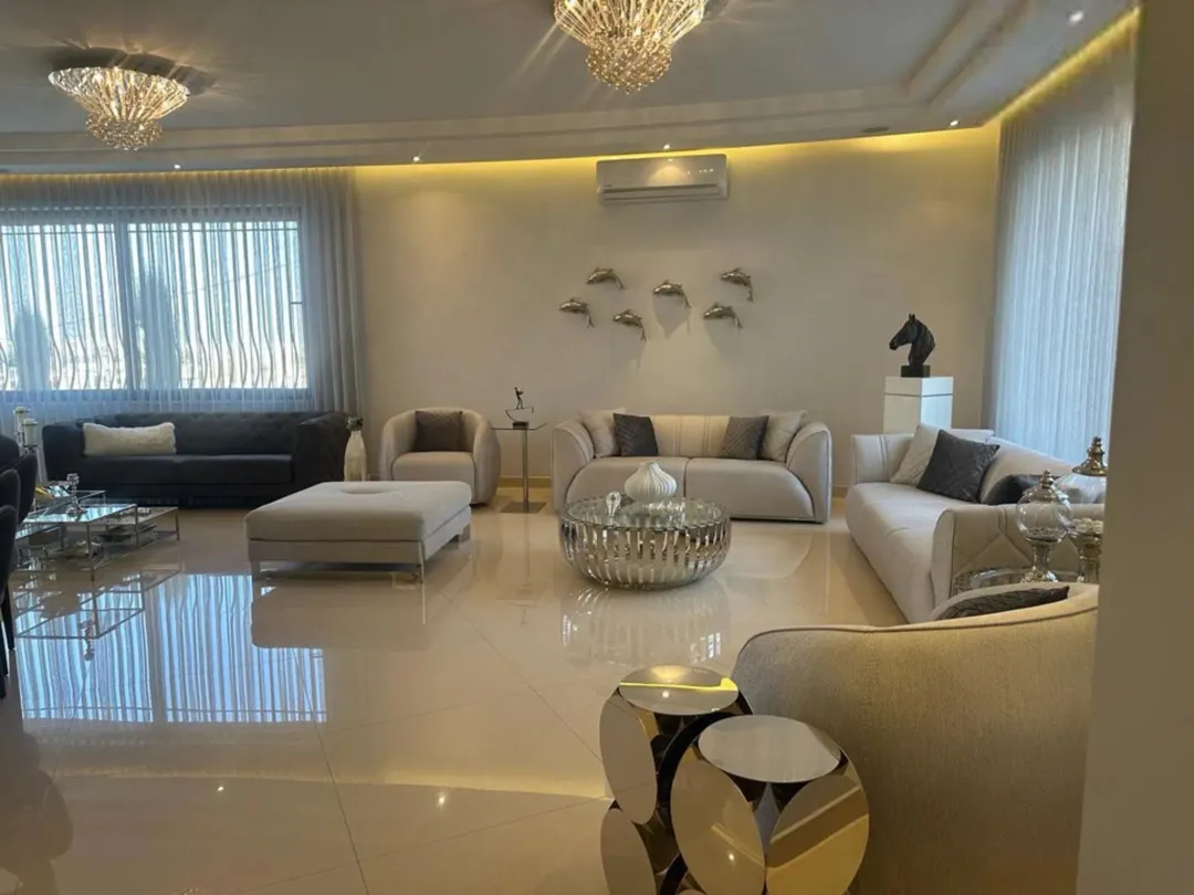 فيلا فاخرة في منطقة الظهير تصميم عصري وإطلالات خلابة
