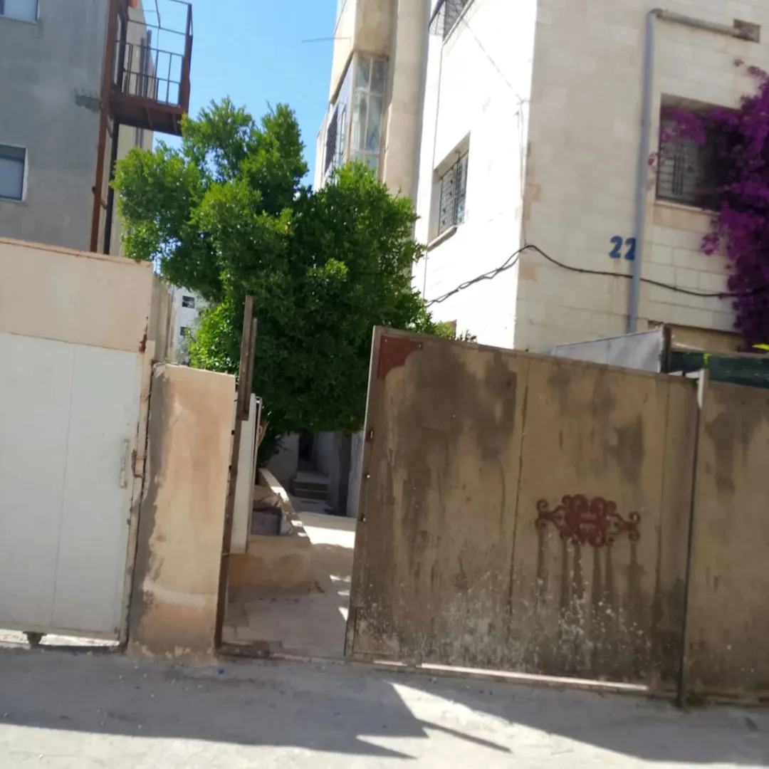 عمارة استثمارية للبيع في حي نزال – الذراع الغربي